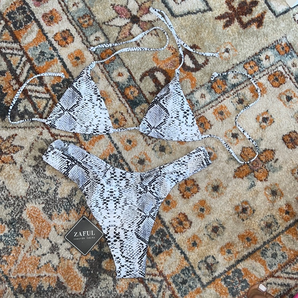 NWT Zaful String Triangle Bikini